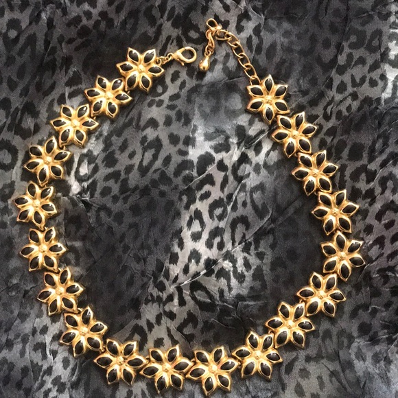 Jewelry - Necklace black and gold